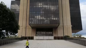 Mercado: Banco Central do Brasil eleva projeção da inflação para 10,12%