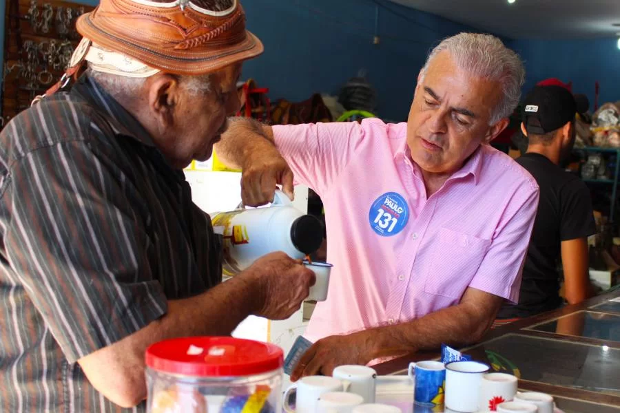 PopulaÃÂ§ÃÂ£o manifesta apoio ÃÂ  Paulo MourÃÂ£o    durante caminhada por Porto Nacional