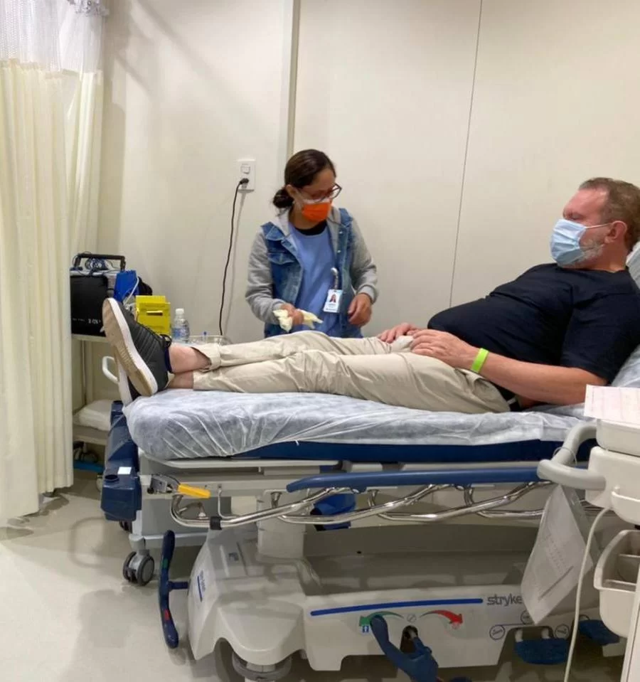 Mauro Carlesse é submetido a exames após queixas de dores no peito; Governador afastado deve retornar ao TO só após liberação médica