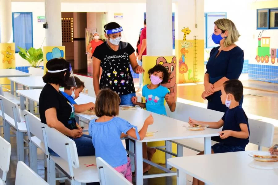 Prefeitura de Guaraí protocola acordo para pagamentos de direitos dos professores; prefeita Fátima Coelho comemora: "presente de natal"