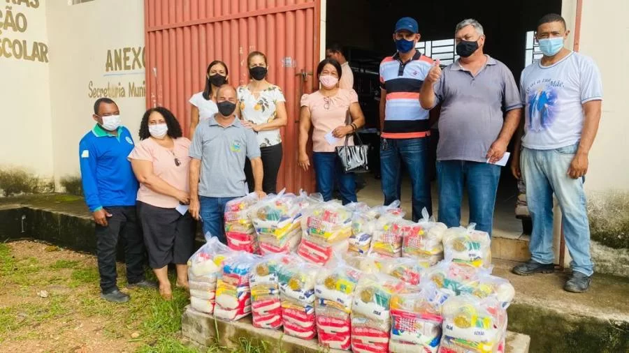 Couto Magalhães: Prefeito troca decorações natalinas por kits de alimentação para a população