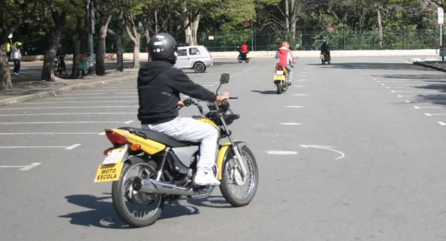 Instrutores de Moto Escola com a habitualidade de exposição ao risco possuem direito ao adicional de periculosidade, afirma TST