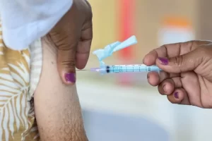 Perda de vacinas contra a covid é apurada pelo MP, Governo reorganiza distribuição de imunizantes