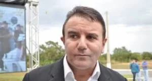 Eduardo Siqueira Campos fala com exclusividade ao DiÃÂ¡rio Tocantinense sobre tratamento do pai e "nega" desistÃªncia de candidatura