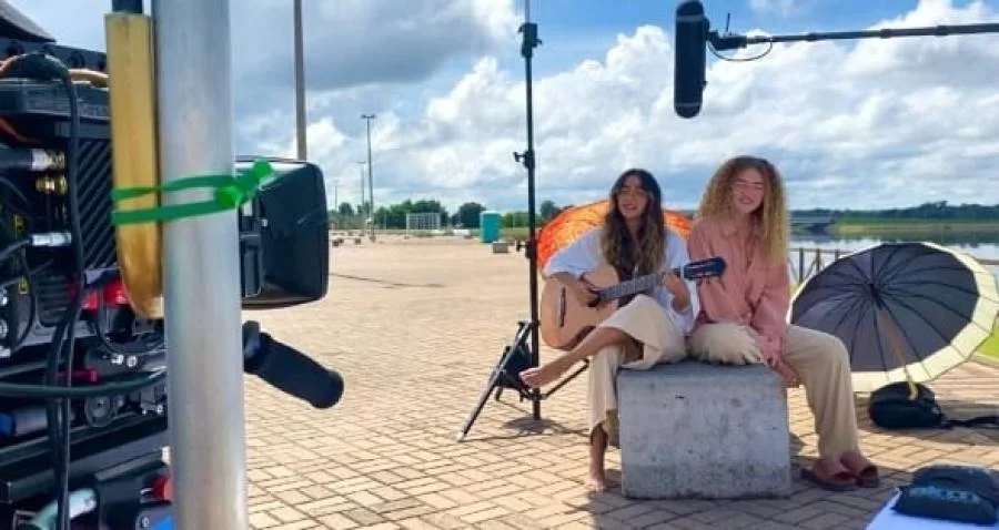 Duo Anavitória retornam a Araguaína e gravam uma nova série na cidade