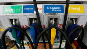 Estados anunciam congelamento do ICMS sobre combustíveis até março