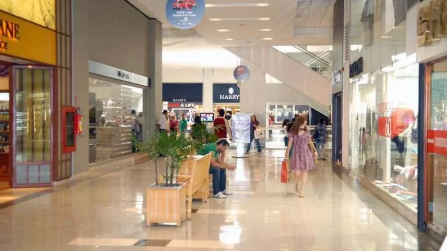 Economia: Confiança do comércio cai e atinge menor nível desde abril