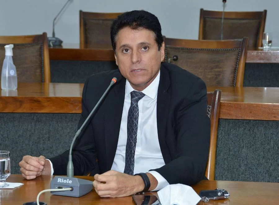 "Prefeito, mesmo com dinheiro na conta, deixa de comprar tratores prejudicando assentamentos por disputa política", reclama Nilton Franco