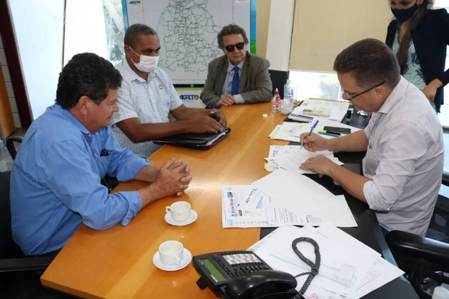 Junto com prefeitos Vilmar leva demandas e intermedeia parceria com Ageto