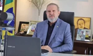 Juvenal Klayber protocola defesa de Mauro Carlesse na Comissão do Impeachment