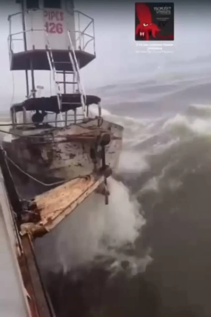 Rebocador de balsa quase vira durante ventania