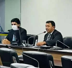 Comissão atende defesa de Carlesse e suspende processo até definição se haverá novo relator