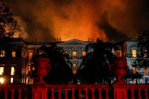 IncÃªndio no Museu Nacional foi controlado por volta das 3h da manhÃÂ£