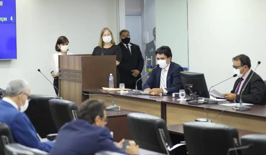 Comissão Especial mantém relator de impeachment e Júnior Geo apresenta parecer prévio pelo prosseguimento de processo