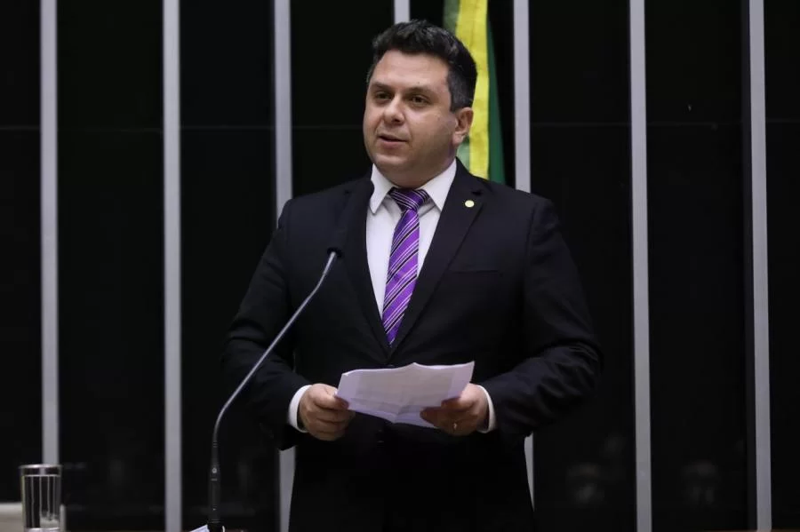 Despedida de Tiago Dimas da bancada federal tem tom 'politico' e clima melancólico