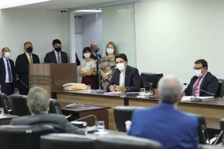 Parecer para abertura de processo de impeachment é aprovado
