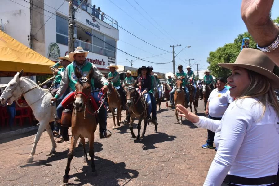 Luana Ribeiro cumpre agenda em Colinas, Dois IrmÃÂ£os e DianÃÂ³polis e recebe apoios