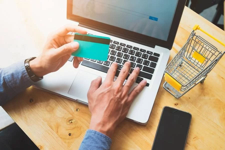 Ministério da Economia busca medidas para taxar compras de marketplaces, como Shopee, Shein e AliExpress