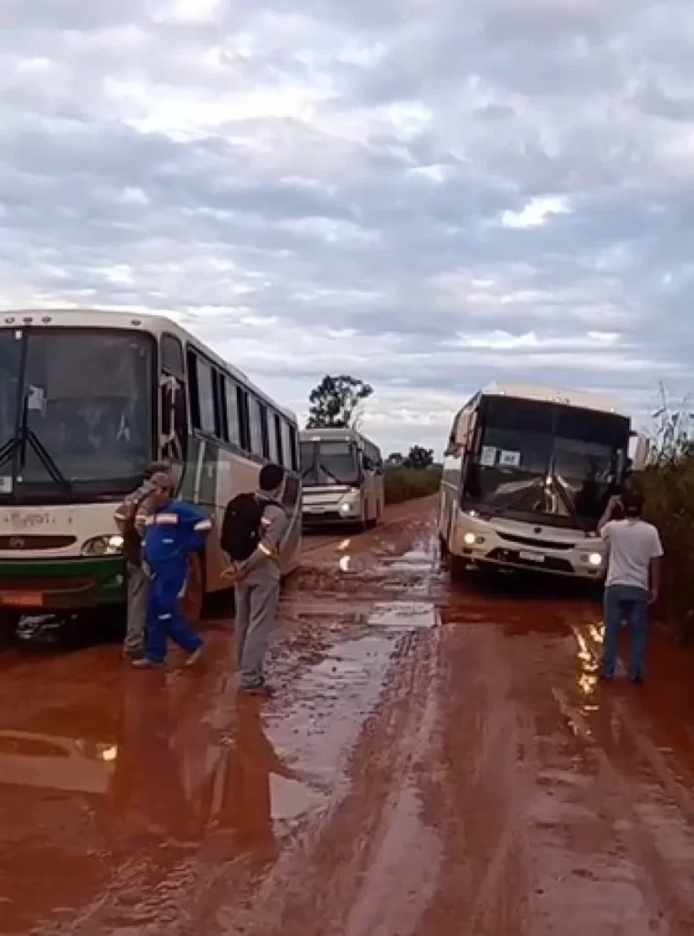 Pelo segundo ano Ageto afirma que tem trabalhado em trecho sem asfalto da TO-335; ônibus e caminhões atolam no período de chuva