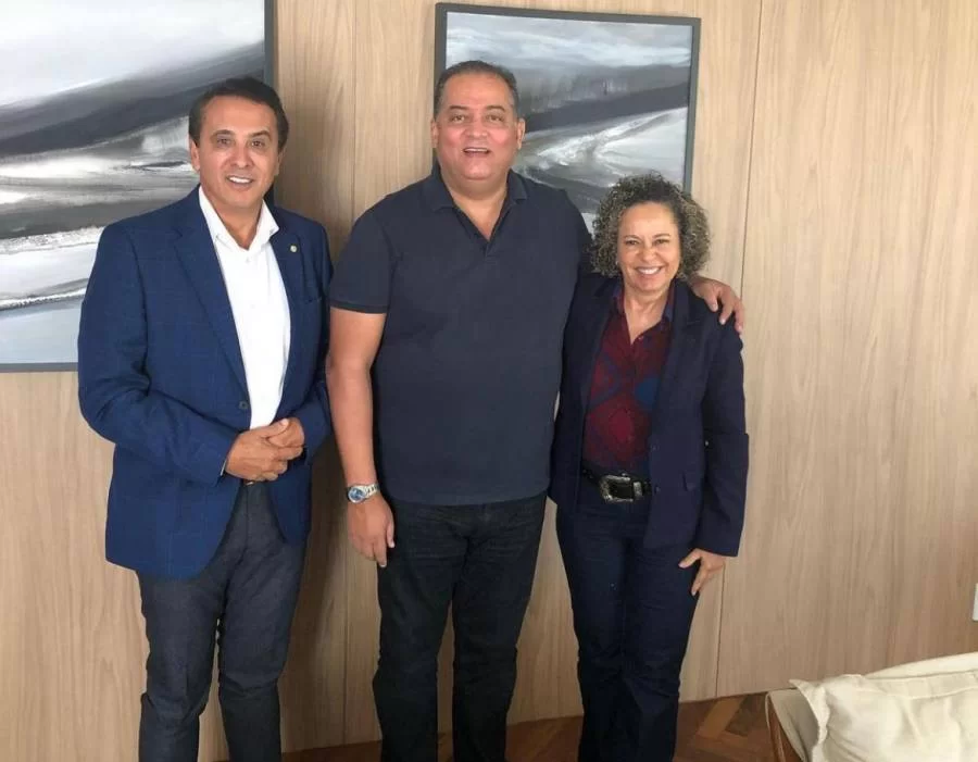 Prefeita Josi Nunes assina ordem de serviço para ampliação da Ceasa, com a presença do senador Eduardo Gomes, deputados Carlos Gaguim e Dorinha Seabra