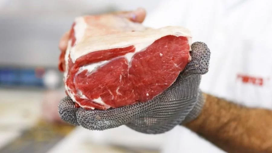 Cotação do dólar derruba preço da arroba do boi, mas queda não chega no bolso do consumidor