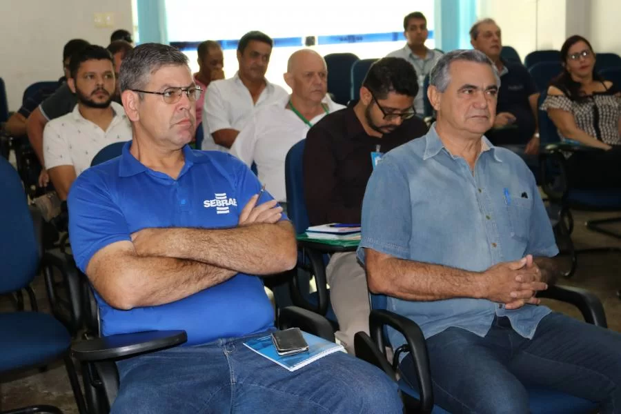 Presidente Paulo Carneiro e a equipe do SENAR participam de reuniÃÂ£o com a comunidade da regiÃÂ£o sudeste