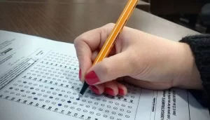 Governo institui comissão organizadora de concurso na área da educação após 13 anos