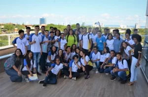 Janad Valcari da continuidade no projeto CÃ¢mara vai Ã  escola, e recebe alunos na Casa para 'um dia de vereador'