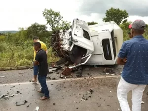 Homem morre após colisão frontal com outro caminhão, próximo a Guaraí