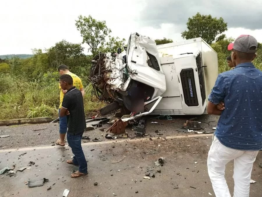 Homem morre após colisão frontal com outro caminhão, próximo a Guaraí