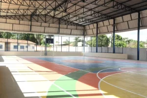Quadra poliesportiva inaugurada em Porto Nacional beneficia estudantes e comunidade