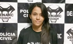 Mulher tortura e executa homem com vários tiros na frente do filho da vítima