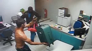 Em Divinópolis, criminosos invadem agÃªncias bancárias causam explosões e fazem reféns