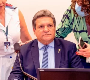 Damaso vota a favor do piso salarial da Enfermagem e defende auxílio financeiro da União para o cumprimento da lei