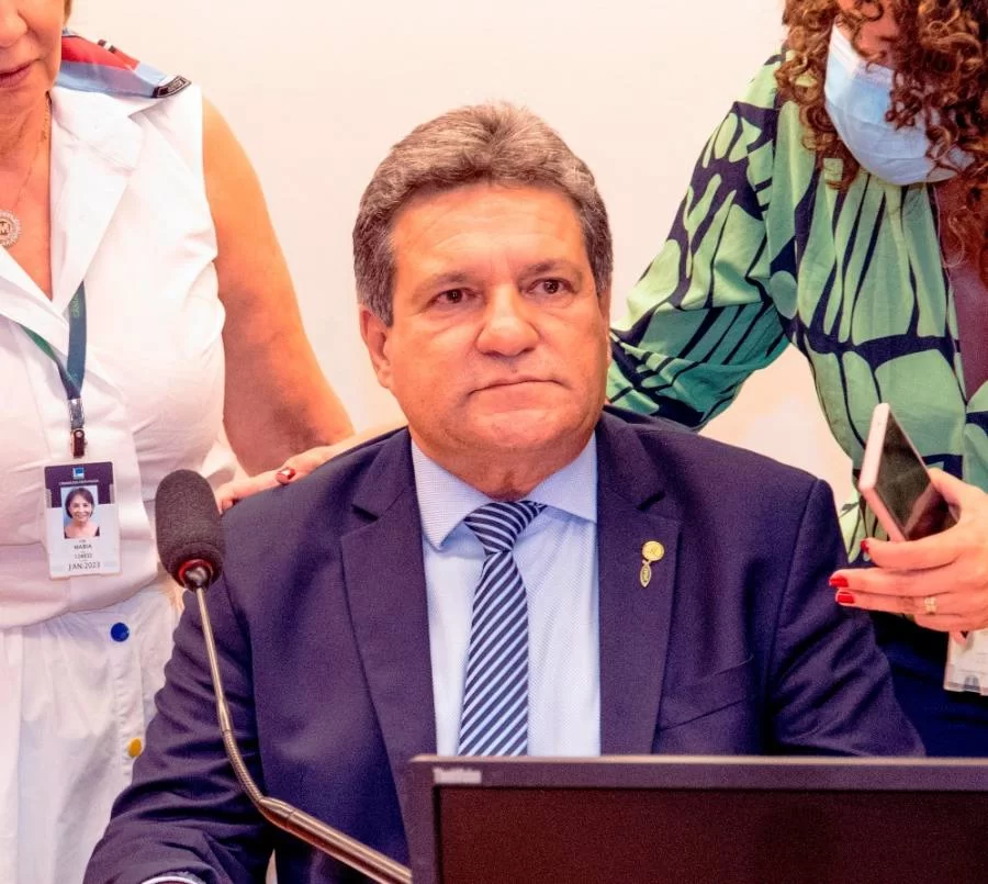 Damaso vota a favor do piso salarial da Enfermagem e defende auxílio financeiro da União para o cumprimento da lei