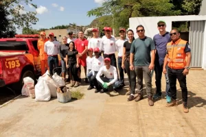Secretaria do Meio Ambiente e parceiros retiram cerca de meia tonelada de resíduos das margens de córrego em Taquaruçu