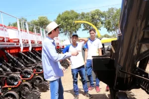 Estudantes aproveitam a Agrotins para conhecerem as novidades no setor agropecuário