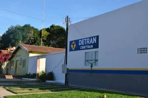 Polícia Civil prende funcionário do Detran suspeito aprovar laudos irregulares