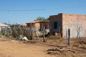 Risco de famílias que vivem sobre antigo lixão de Palmas é avaliado em estudo técnico