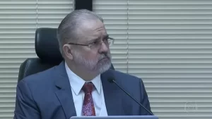 Procurador-geral da República parte para cima de colega durante reunião do MPF