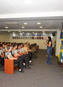Presidente Janad Valcari recebe alunos do Colégio Militar de Taquaruçu na CÃ¢mara