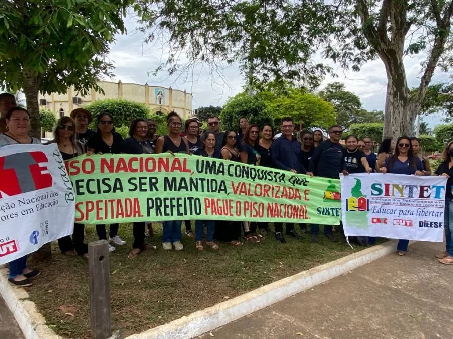 Em Arapoema servidores da educação fazem paralisação para reivindicar direitos