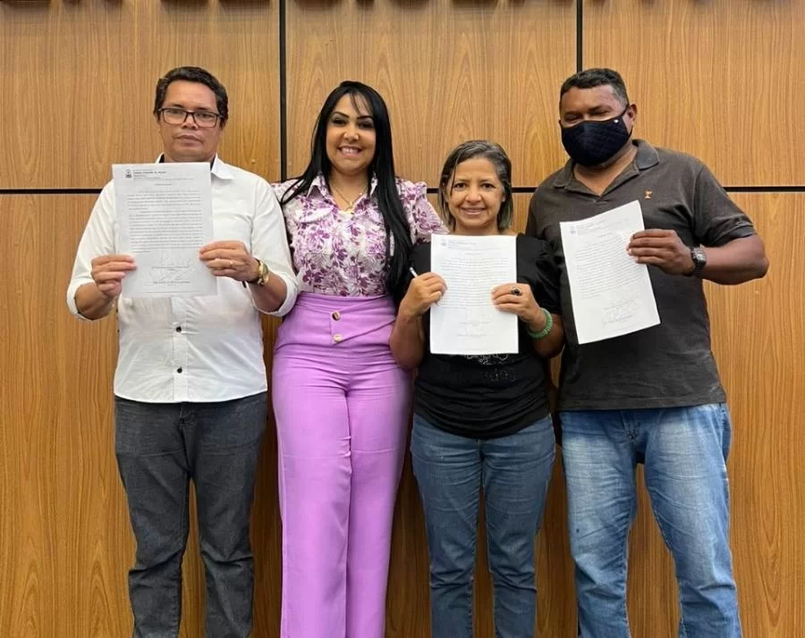 Janad Valcari recebe os novos empossados na CÃ¢mara Municipal