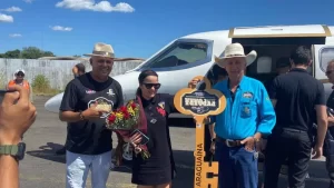 Com show marcado para esta quarta-feira, 8, dupla Maiara & Maraisa é recebida com chave da Expoara