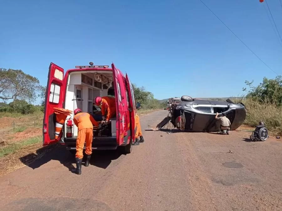 Vereador de Bernardo Sayão passa mal e capota carro na Transcolinas