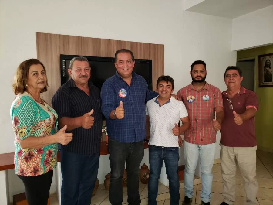 Vice-prefeito de GuaraÃÂ­ e vereadores de Colmeia e GuaraÃÂ­ levam apoio a Eduardo Gomes