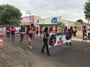 Combate ÃÂ  violÃªncia contra a mulher ÃÂ© lembrado pela candidata Josi Nunes durante desfile de Sete de Setembro
