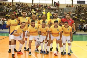 Governador Wanderlei Barbosa participa de partida de futebol beneficente em Palmas