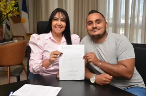 Após vacÃ¢ncia, Presidente Janad Valcari dá posse para Assistente de Almoxarifado e Patrimônio na CÃ¢mara de Palmas