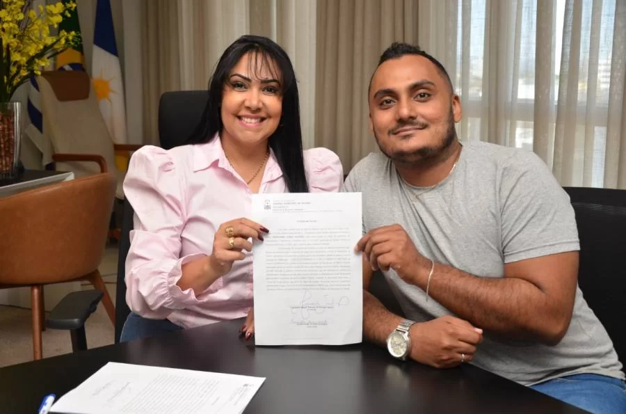 Após vacÃ¢ncia, Presidente Janad Valcari dá posse para Assistente de Almoxarifado e Patrimônio na CÃ¢mara de Palmas